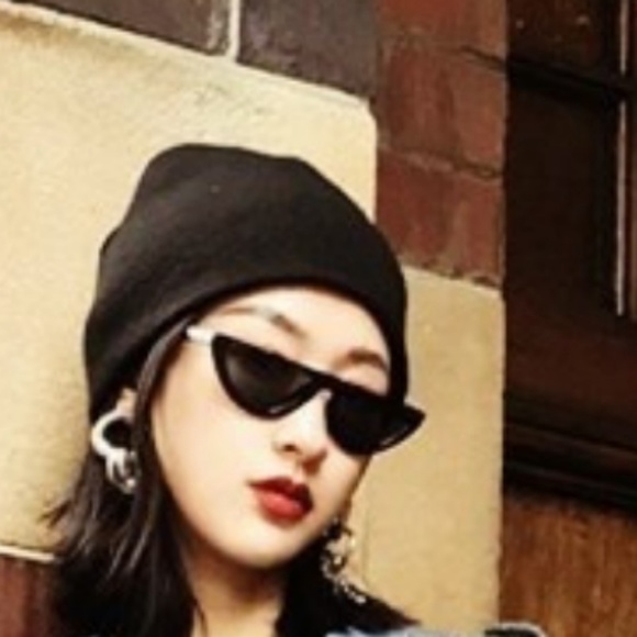 SOLD! NWOT Semicircle Small Cat Eye Sunglasses - Picture 2 of 3